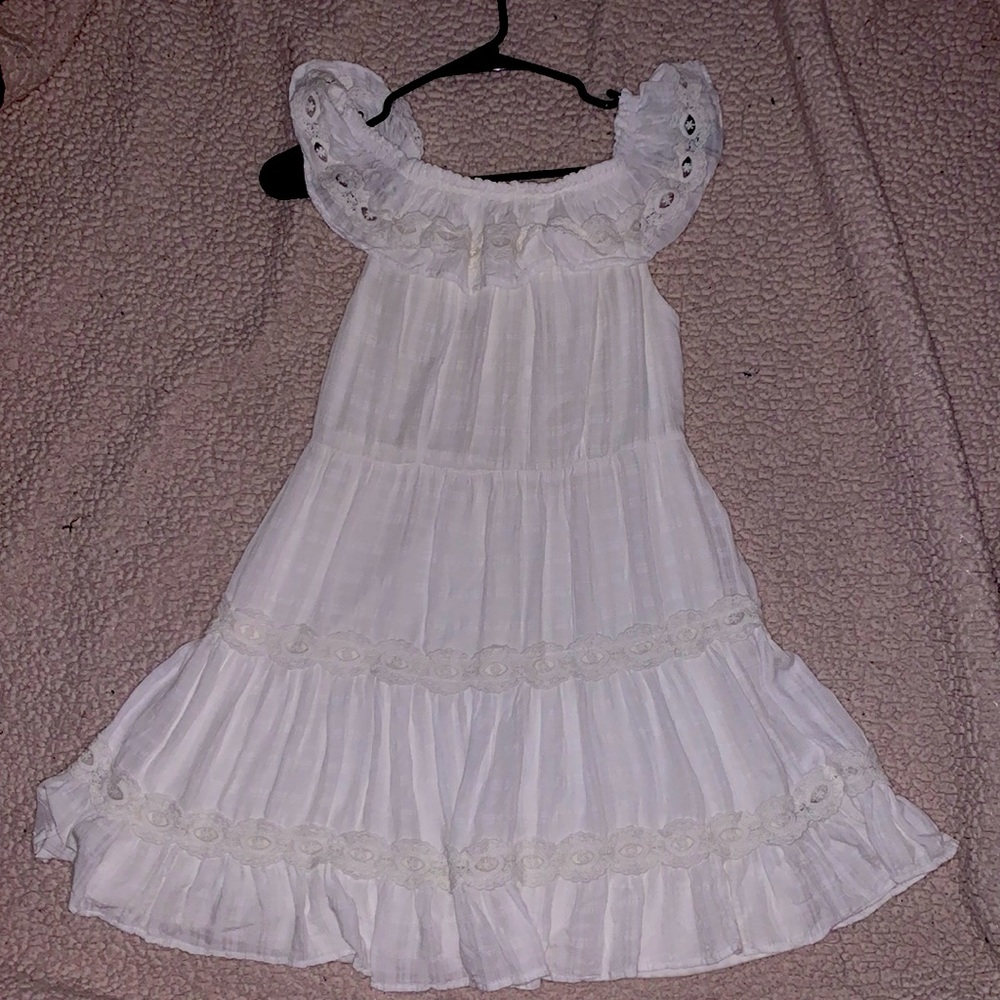 cute white dress size , small & off the shoulder